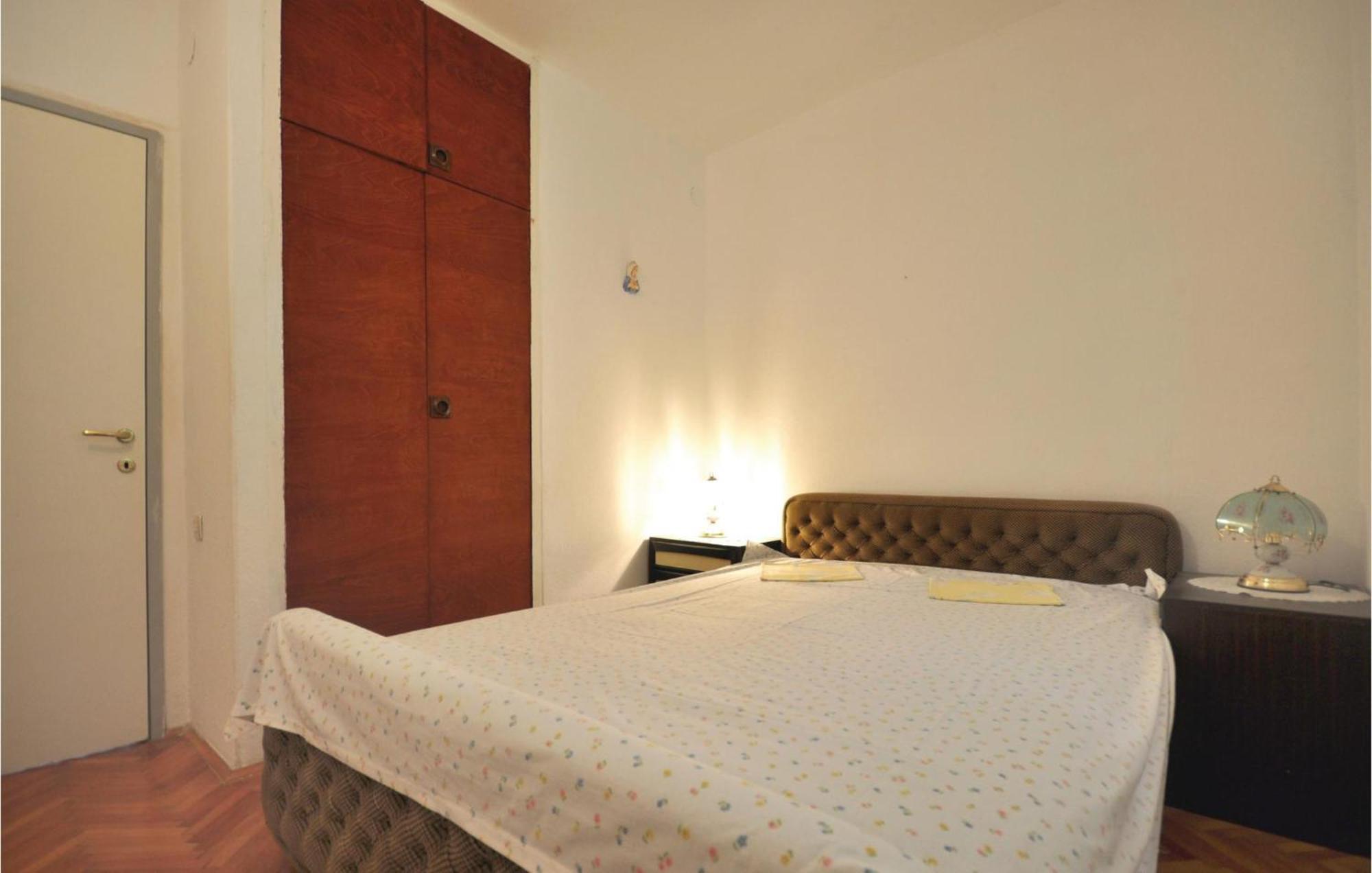 Awesome Home In Seget Vranjica With Wifi Екстериор снимка