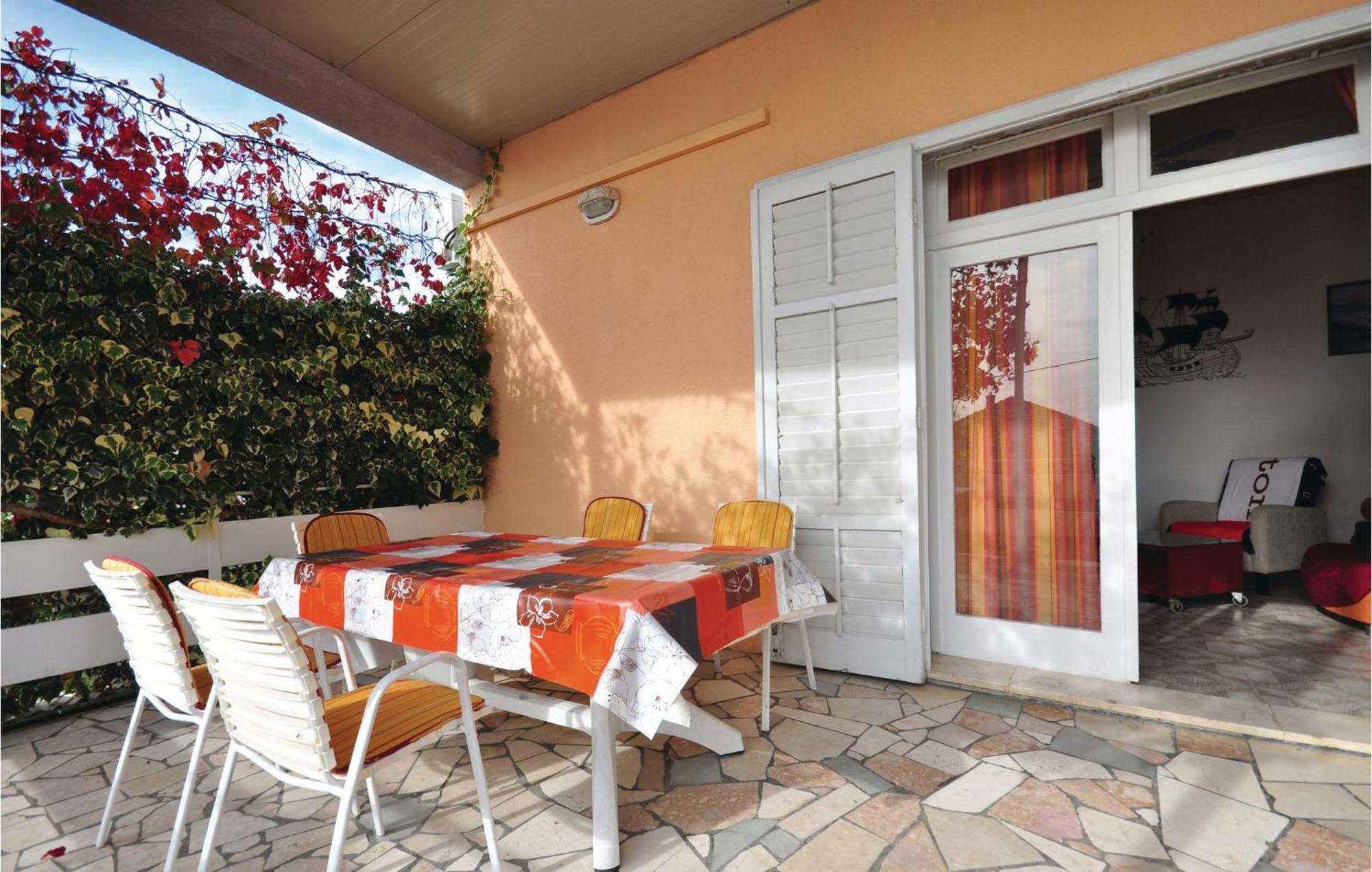Awesome Home In Seget Vranjica With Wifi Екстериор снимка